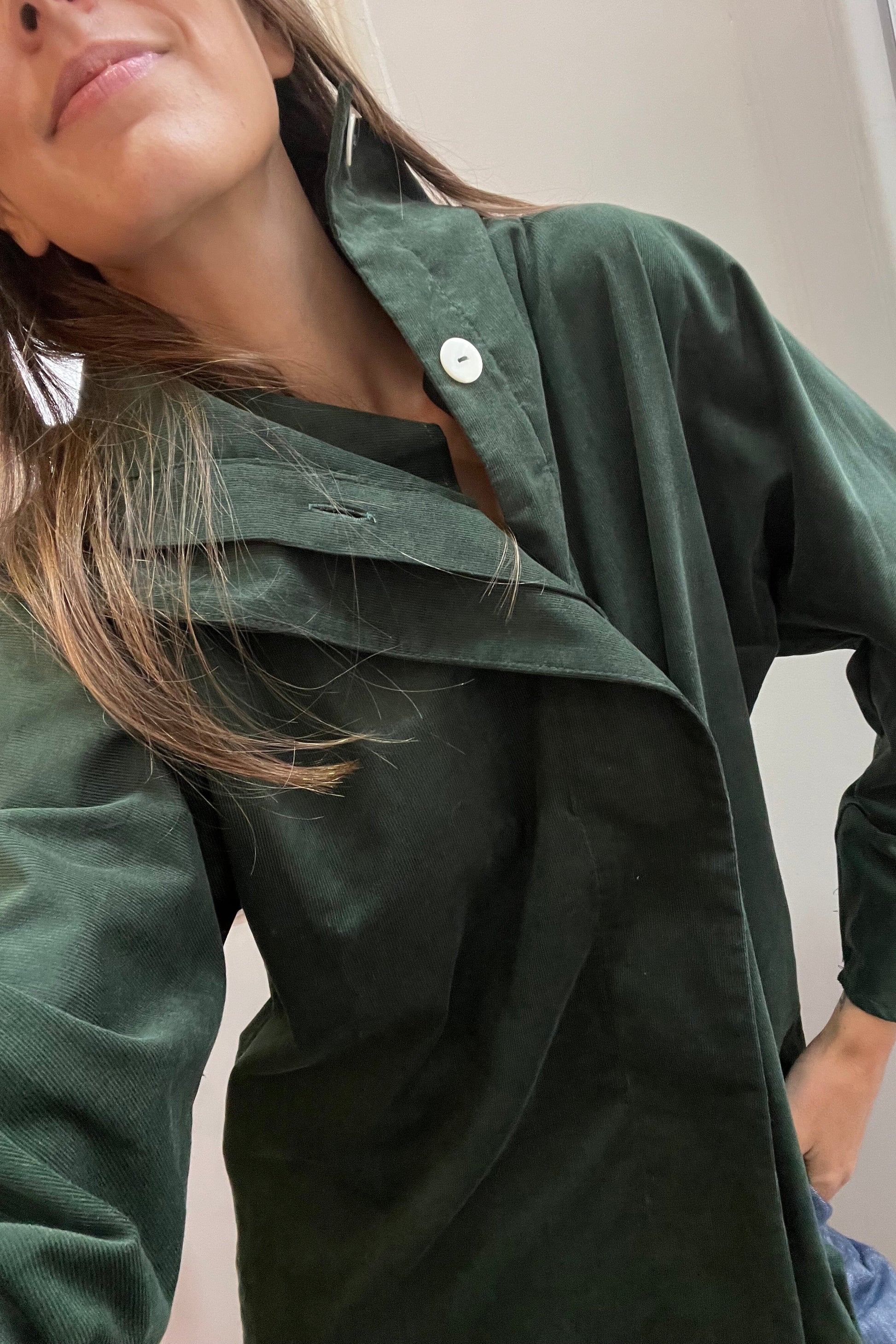 Camisa de cierre lateral pana verde Shirts & blouses Iki Essentials 