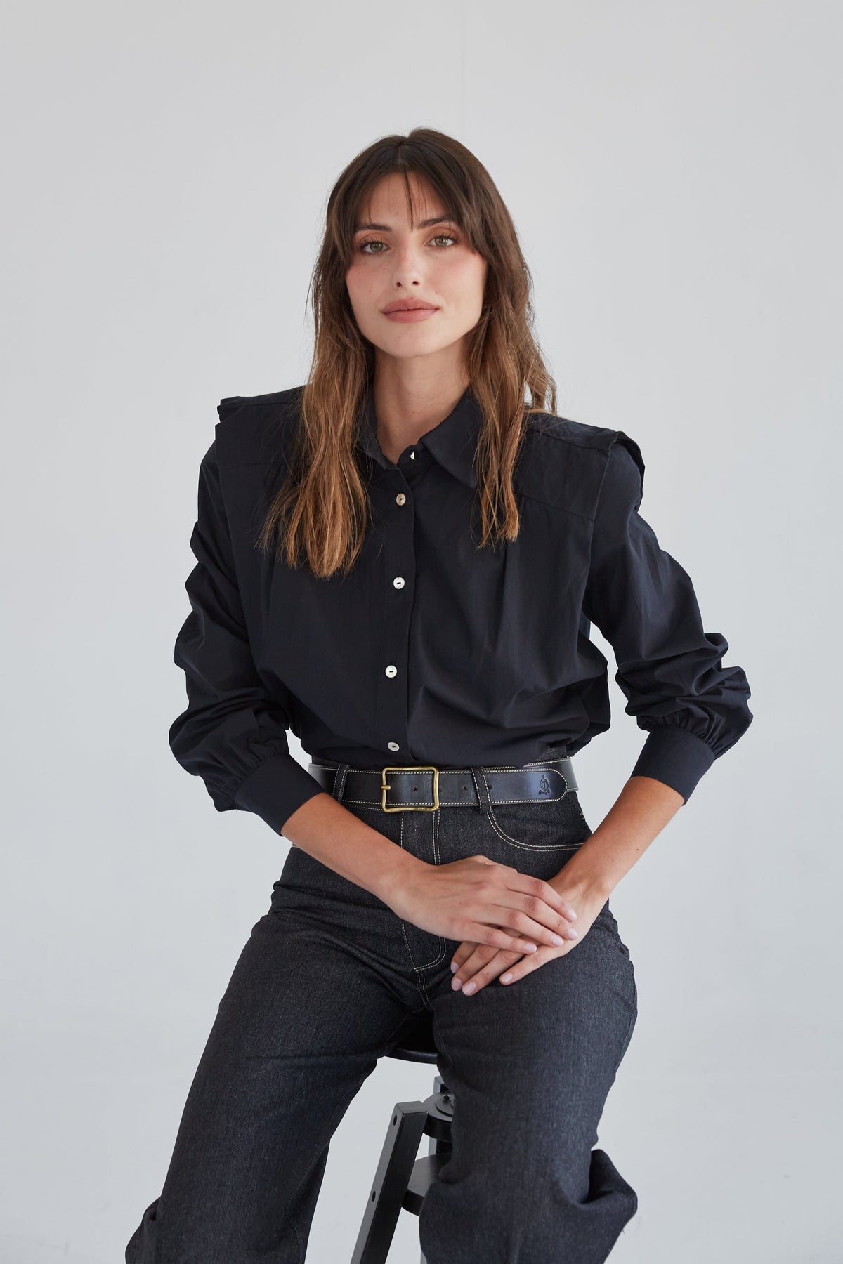 Camisa Marieta Negro · Julise Magon · vista 5