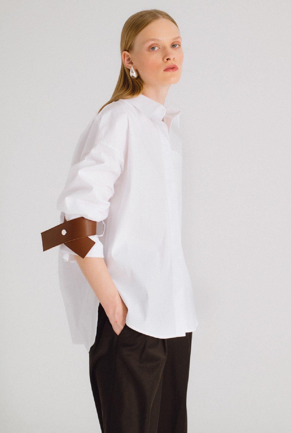 Camisa oversize blanca con cuero marrón Shirts & blouses Miguel Marinero 