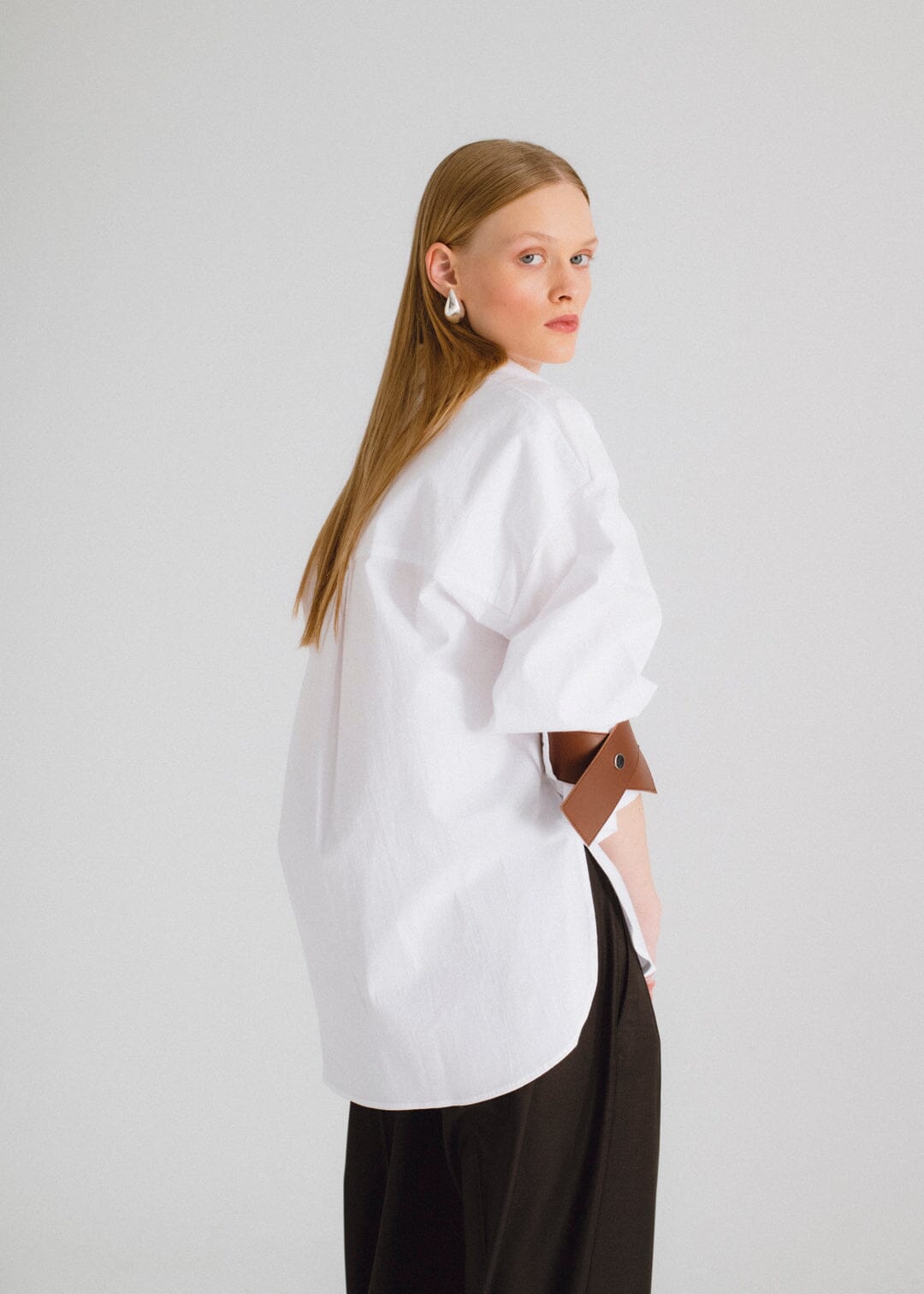 Camisa oversize blanca con cuero Shirts & blouses Miguel Marinero 