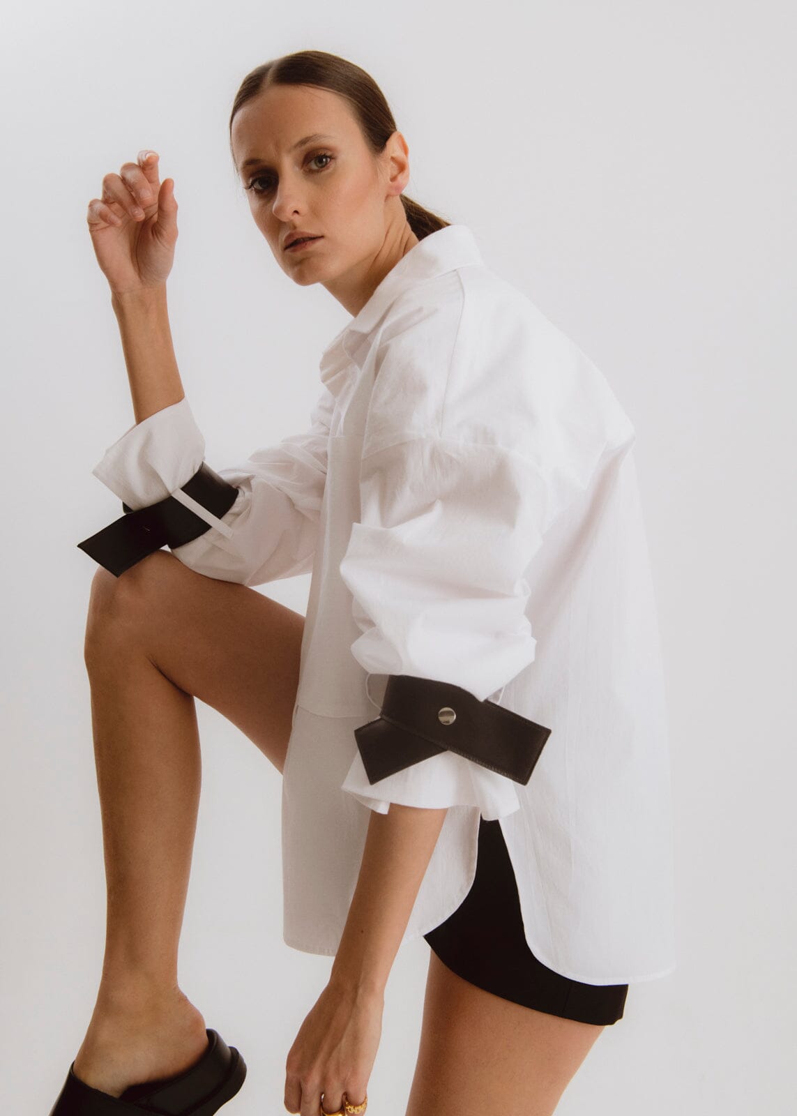 Camisa oversize blanca con cuero Shirts & blouses Miguel Marinero 