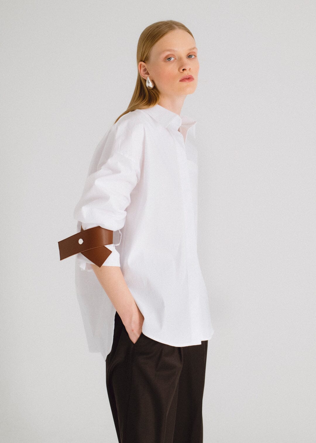 Camisa oversize blanca con cuero Shirts & blouses Miguel Marinero 