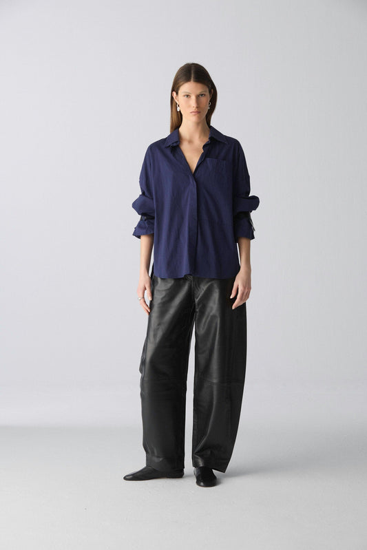 Camisa oversize de algodón azul con puños de cuero Shirts & Tops Miguel Marinero 