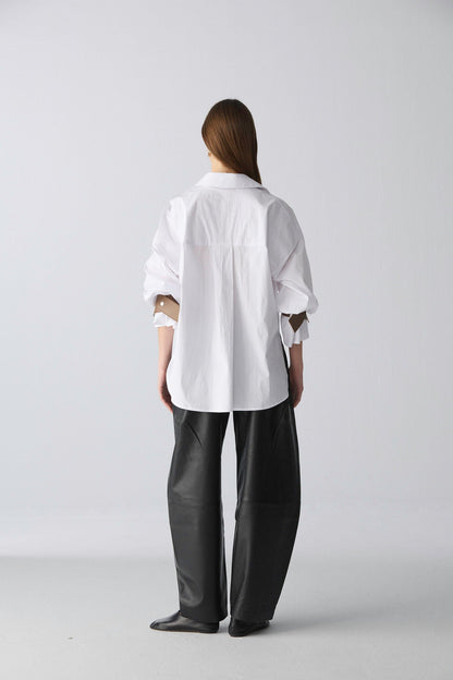 Camisa oversize de algodón blanco con puños de cuero Shirts & Tops Miguel Marinero 