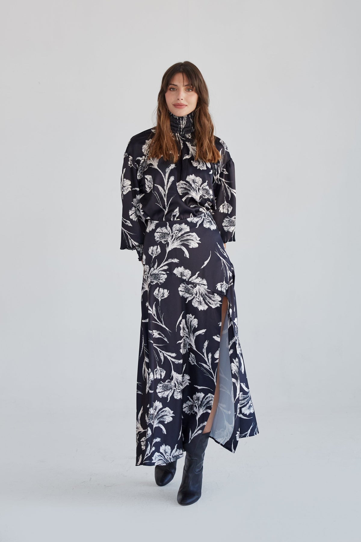 Camisa Soco Flores Negra Shirts & blouses Julise Magon 