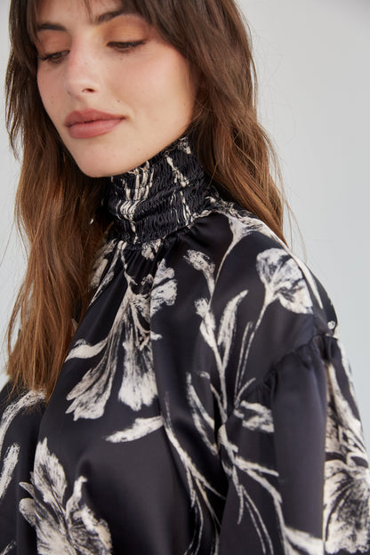 Camisa Soco Flores Negra Shirts & blouses Julise Magon 