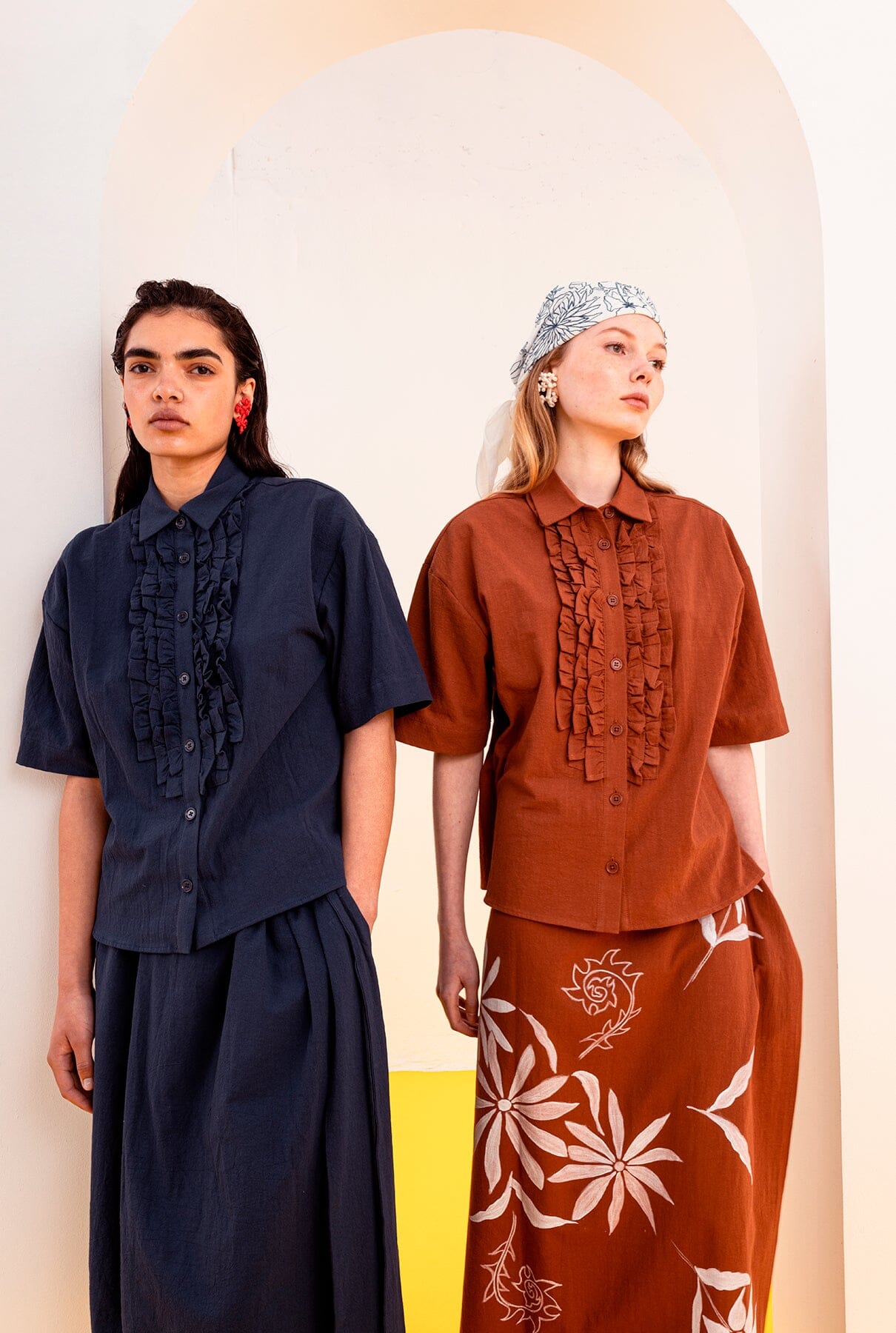 CAMISA SULE VOLANTES MARRÓN Shirts & Blouses SOY FASCINANTE 