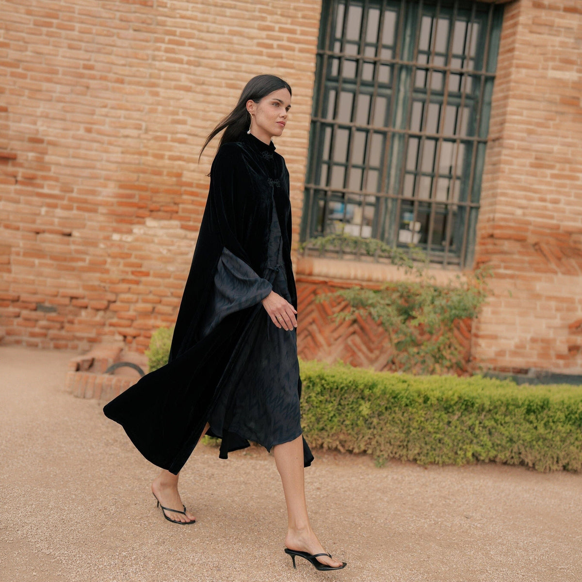 Capa terciopelo negra Capes & shawls Vano Studio 