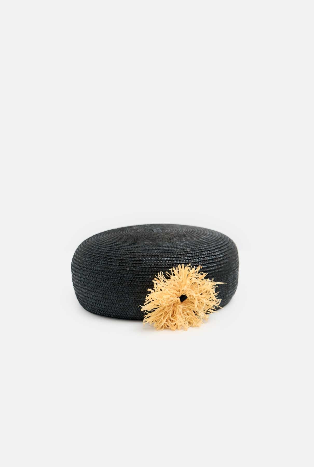 Casquete NEGRO POMPÓN Hats Alexia Alvarez de Toledo 