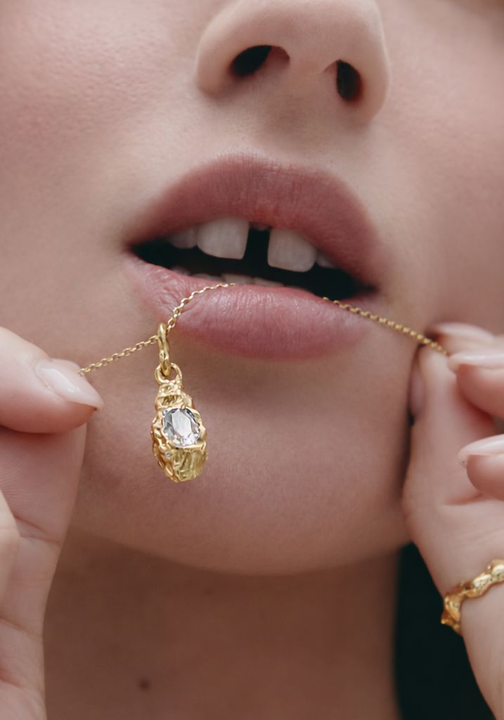 Caure Pendant Gold Necklaces Albert Coll 