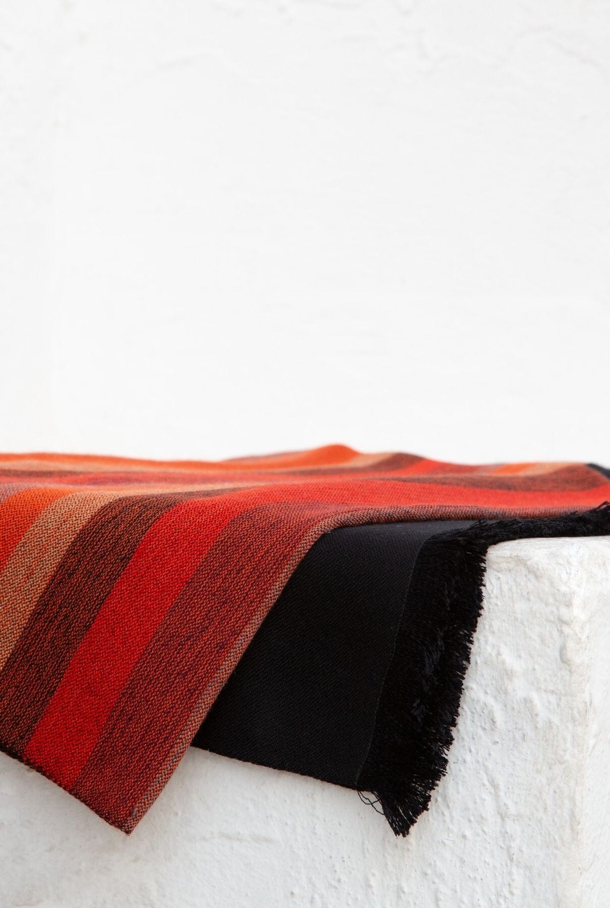 CHAL CASHMERE/ SEDA Fino ROJO-NARANJA / NEGRO RAYA Foulards & Scarves Victoria de Talhora 