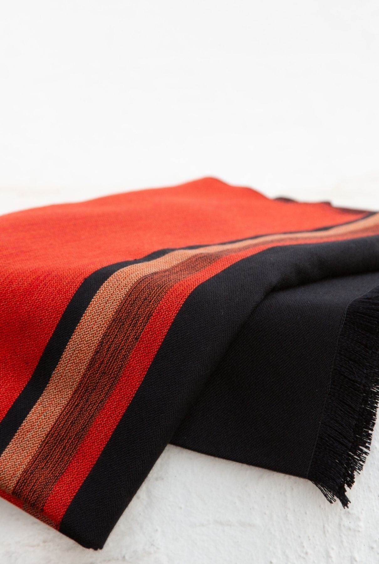 CHAL CASHMERE/ SEDA Fino ROJO-NARANJA / NEGRO RAYA Foulards & Scarves Victoria de Talhora 