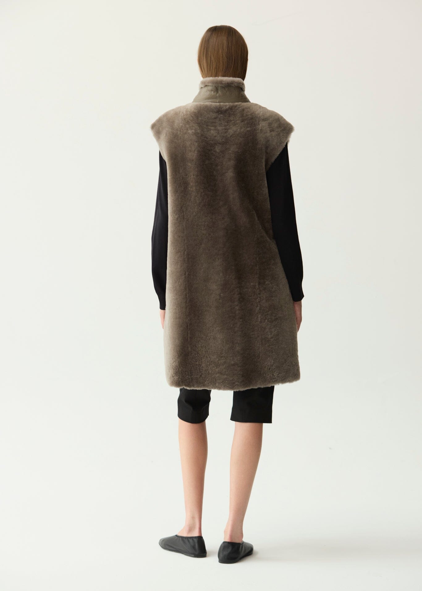 Chaleco de pelo asimetrico gris Miguel Marinero 