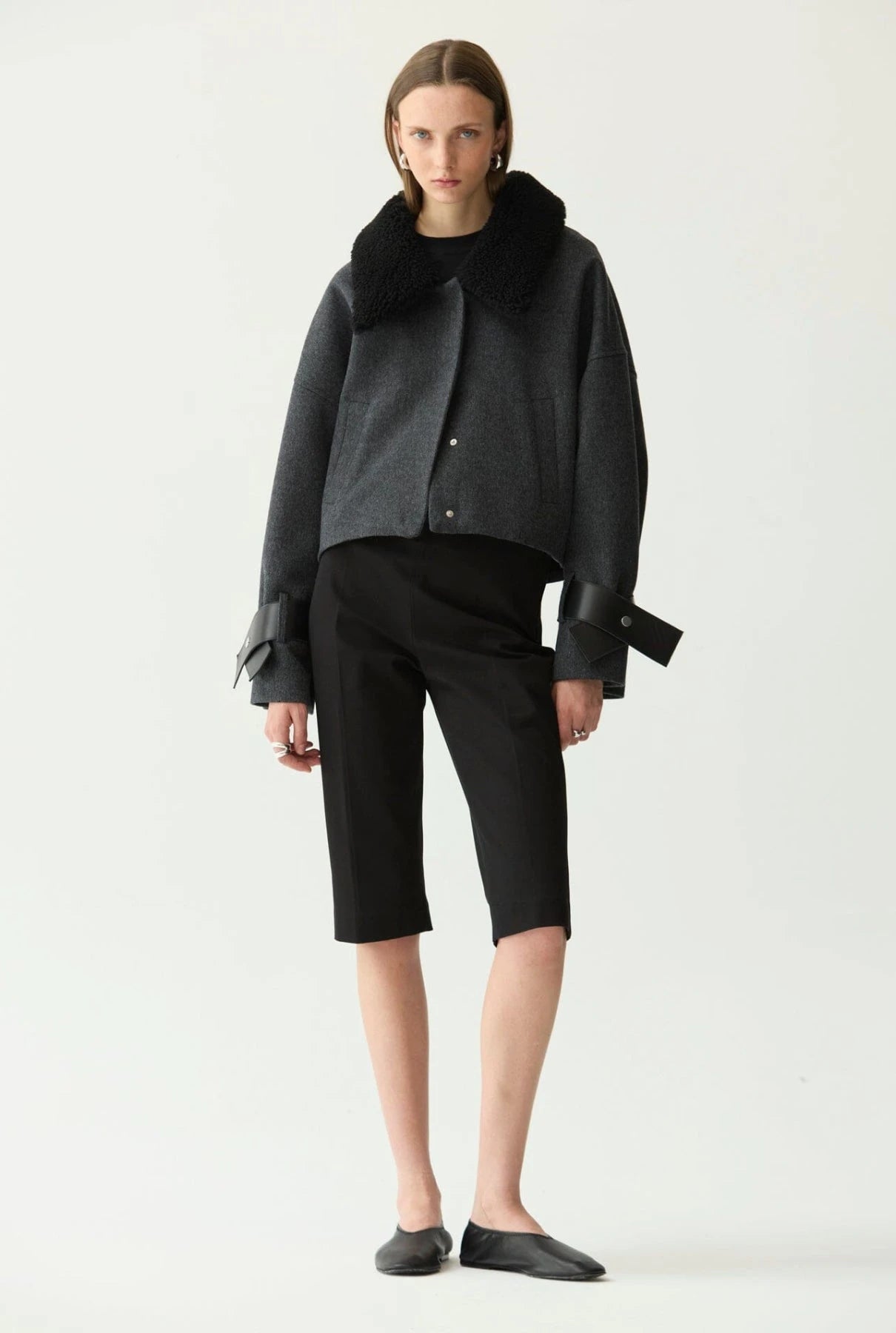 chaqueta corta de lana y pelo gris Jackets Miguel Marinero 