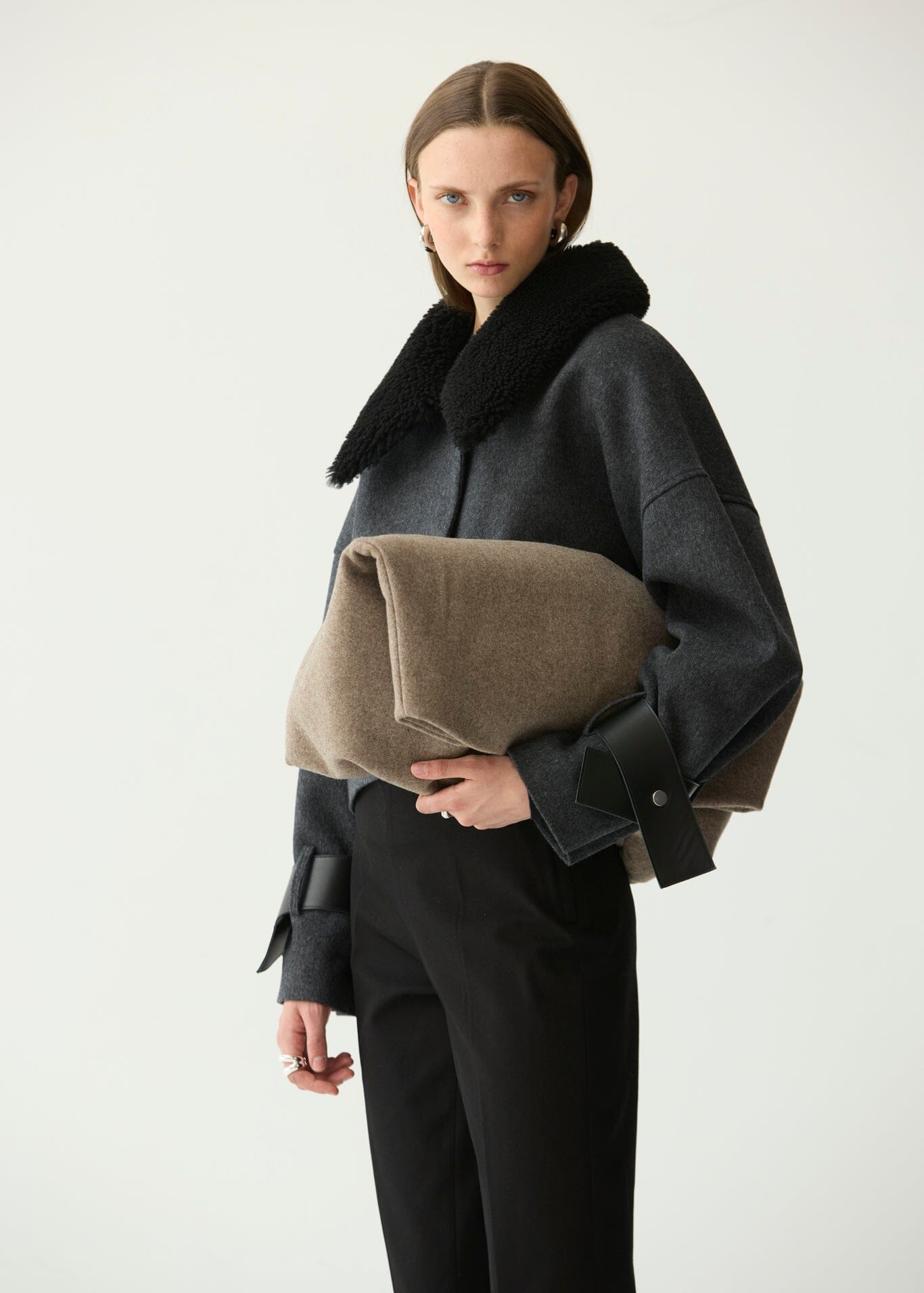 Chaqueta corta de lana y pelo gris Miguel Marinero 