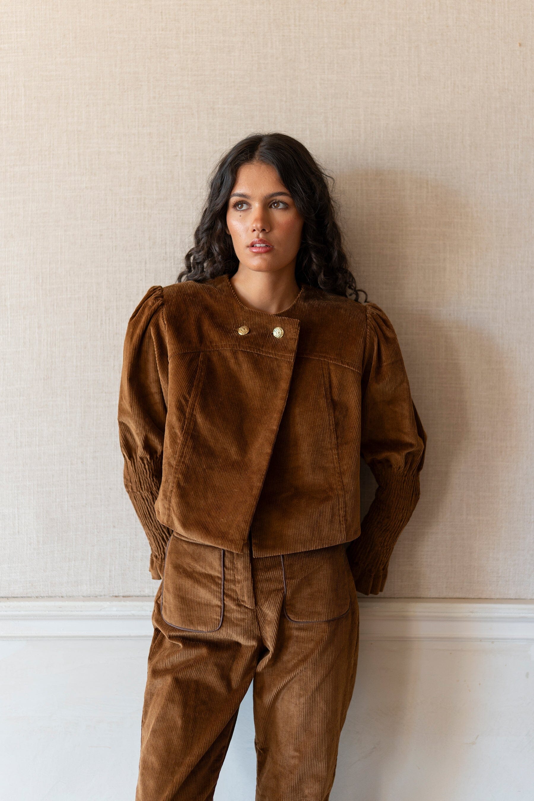 Chaqueta pana marrón Jackets Vano Studio 