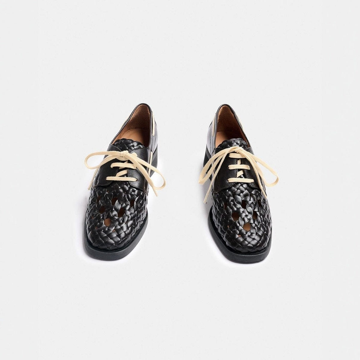 CIRILA MARRON OSCURO TRENZADO Loafers Naguisa 
