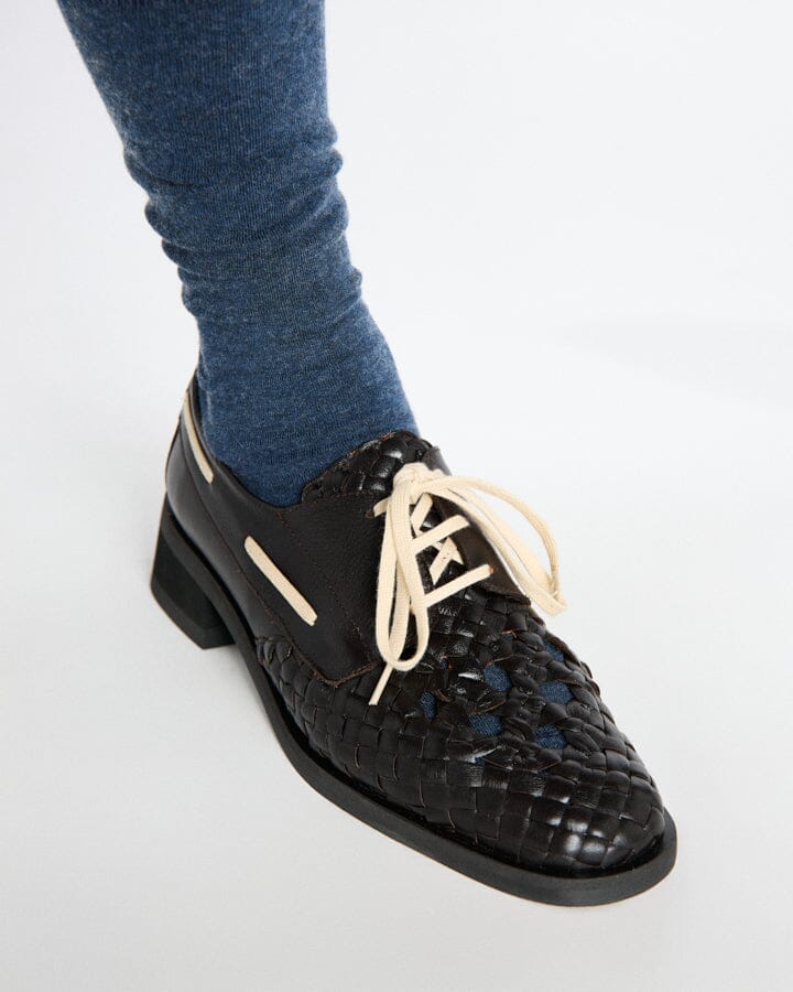 CIRILA MARRON OSCURO TRENZADO Loafers Naguisa 