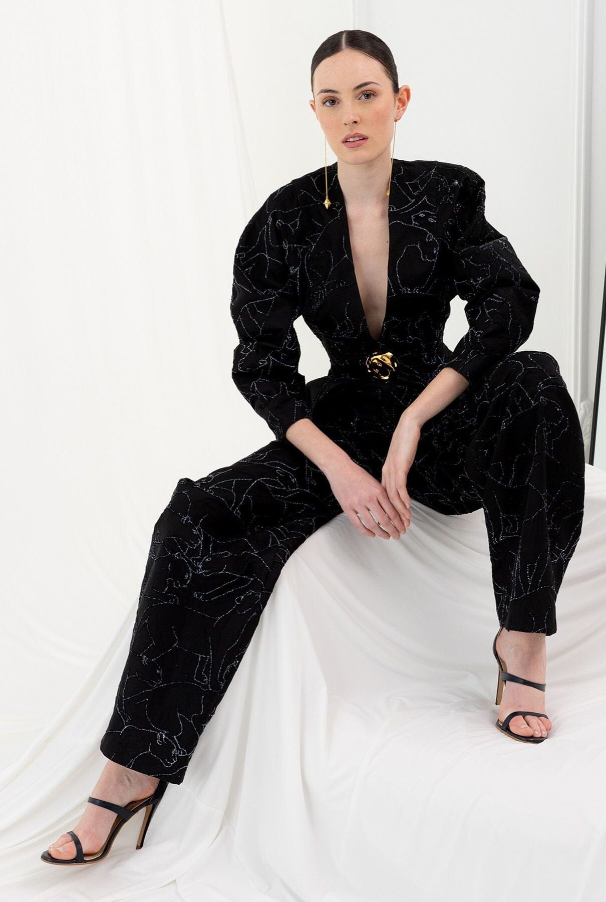 Conjunto Raíces de Luz Negro Trousers Claro Couture 