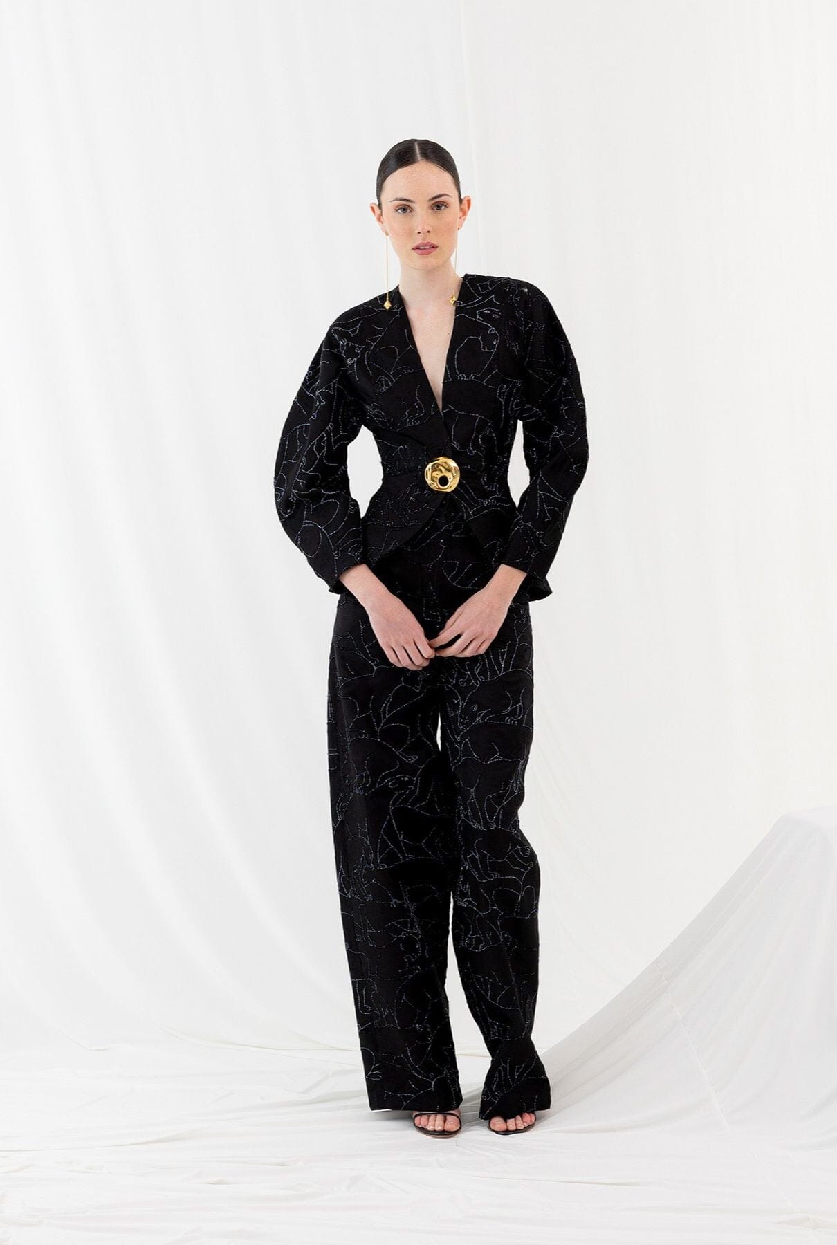 Conjunto Raíces de Luz Negro Trousers Claro Couture 