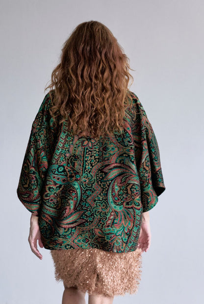 Conjunto top Catherine satén nude, falda Garbo plumitas beige y chaqueta Greta cachemir Dresses Duyos 