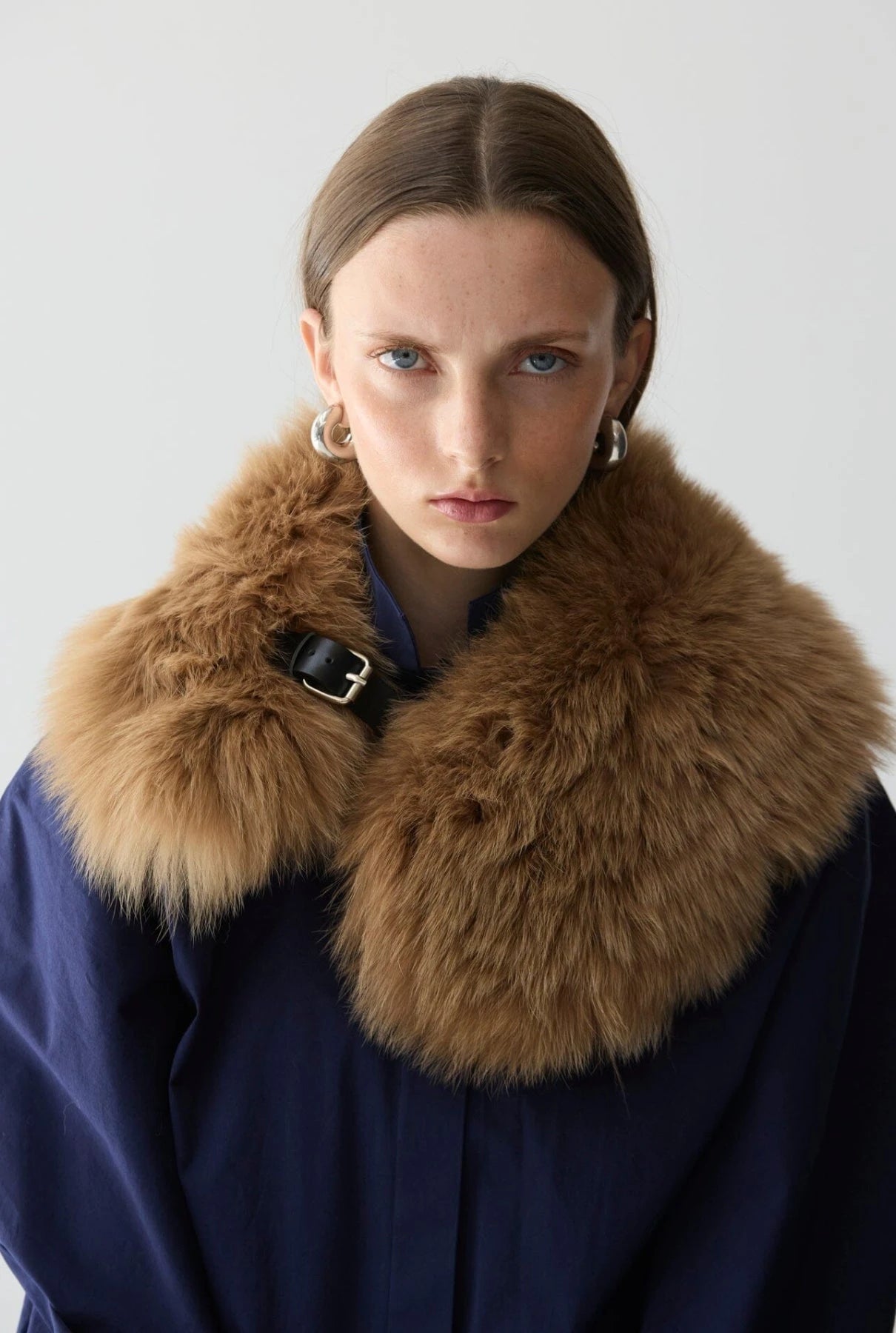 cuello de pelo camel oscuro Scarf Miguel Marinero 