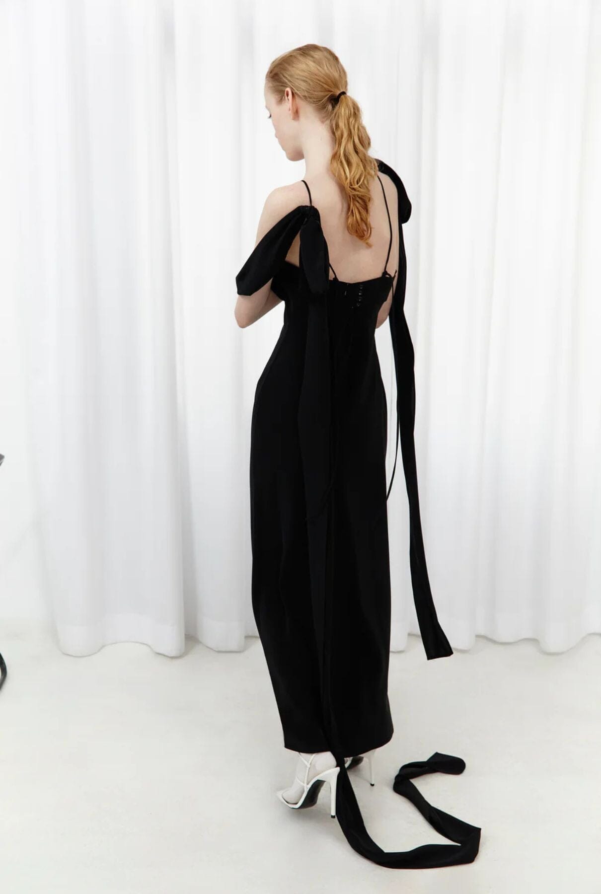 DECONSTRUCTED BOWS DRESS Dresses Juan Vidal 