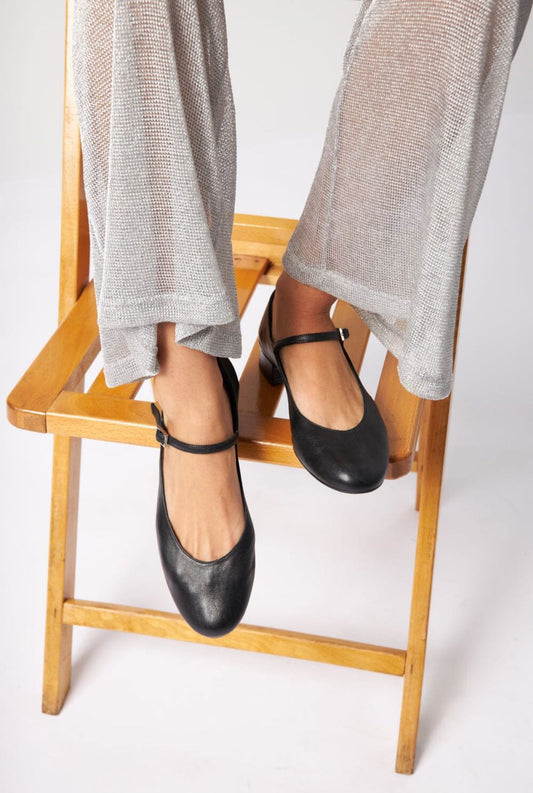 Emilia Mary Janes in Black Leather Flat shoes AUGUSTA 