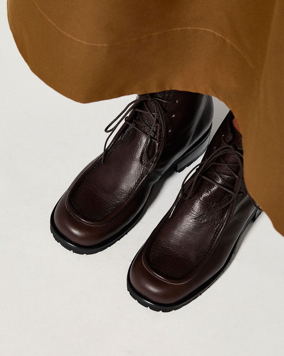 ERA MARRON OSCURO Booties Naguisa 