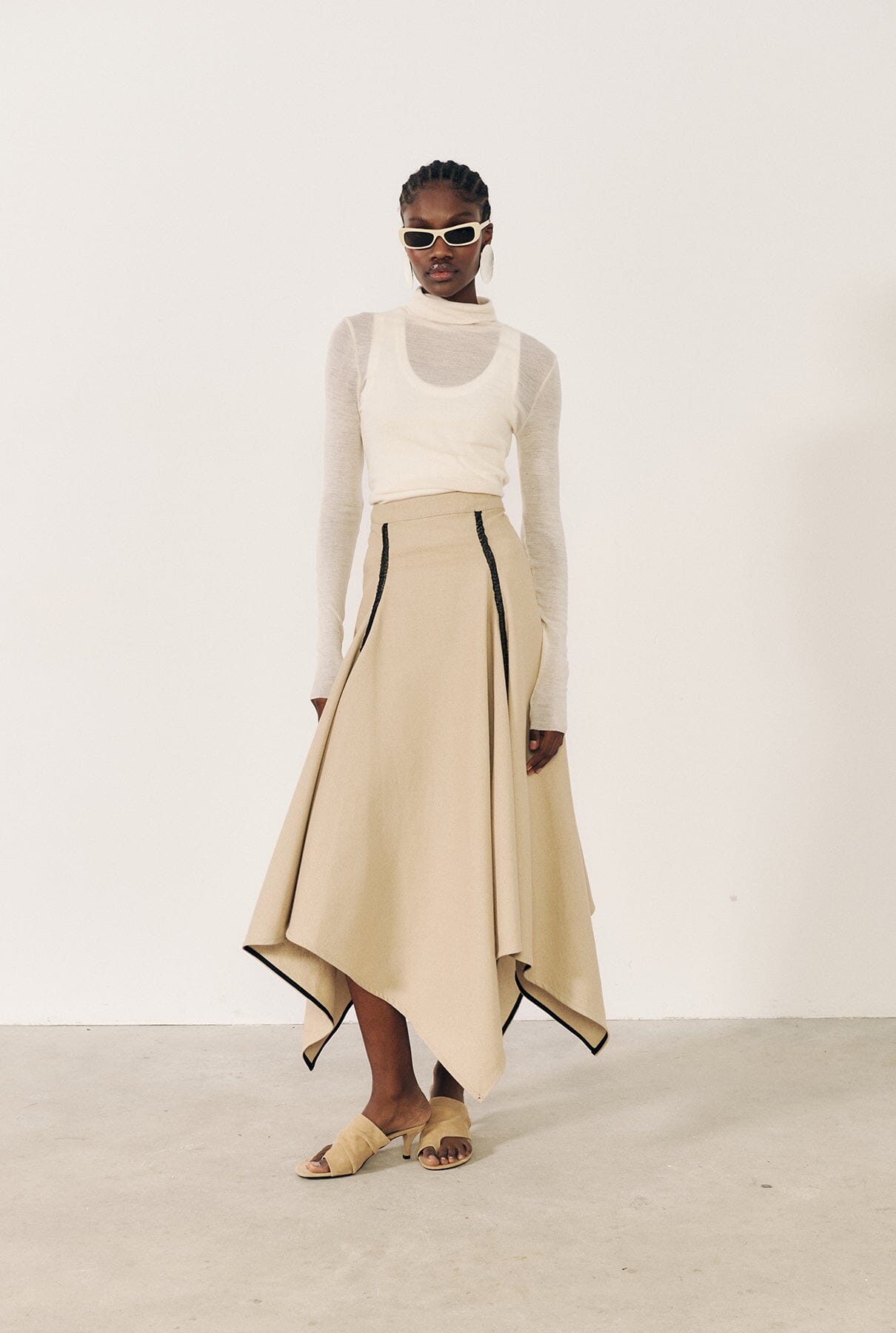 Falda con cortes beige Skirts E.R.A.X. 