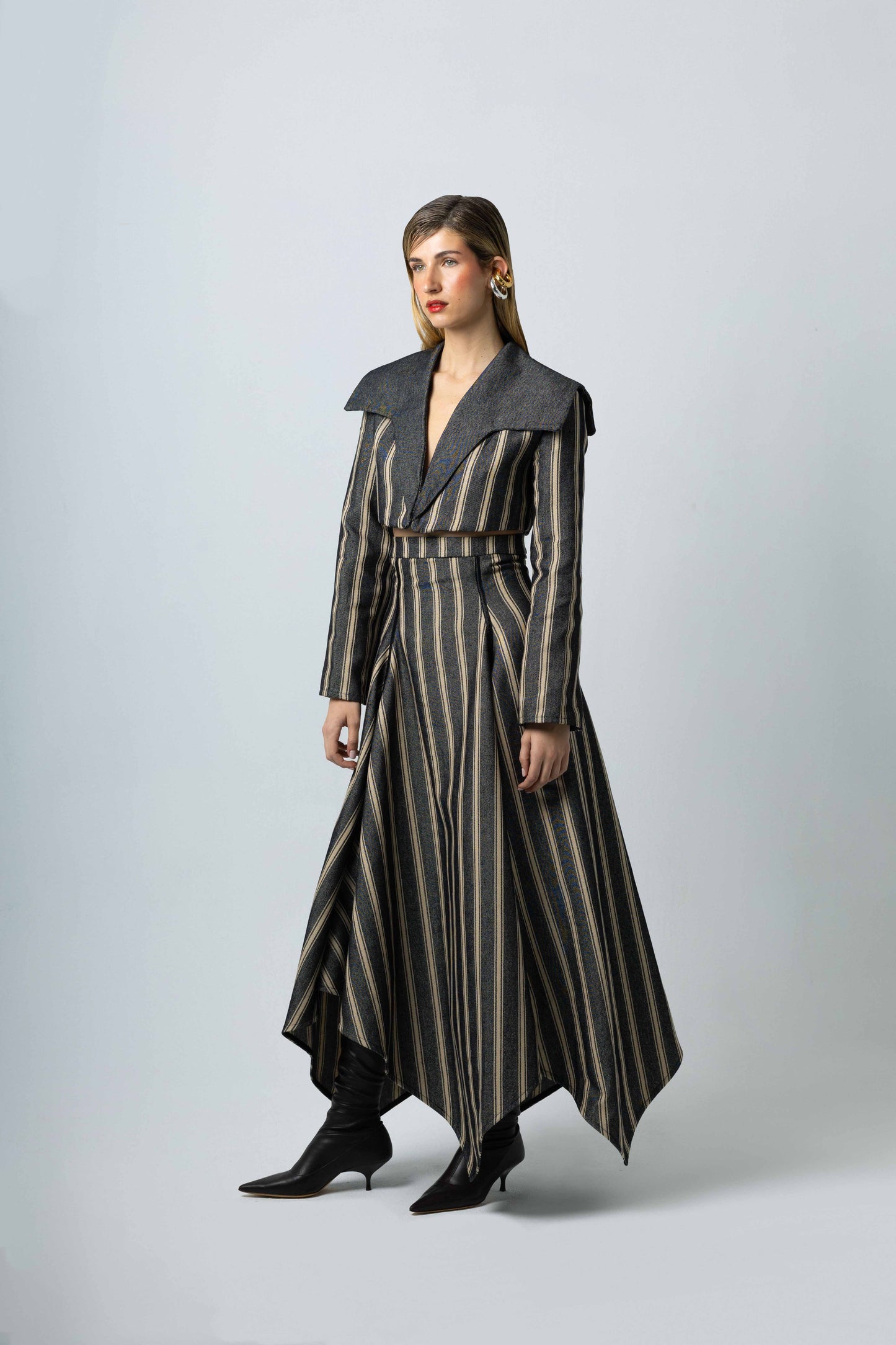 Falda con cortes en rayas negras PRE-ORDER E.R.A.X. 