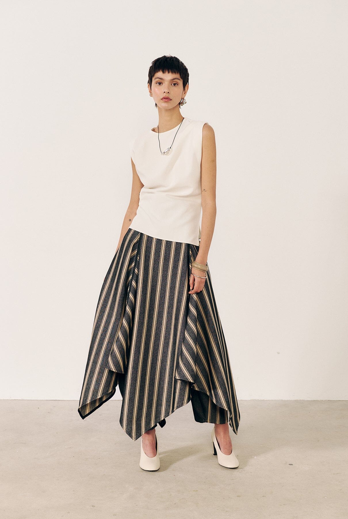 Falda con cortes en rayas negras Skirts E.R.A.X. 