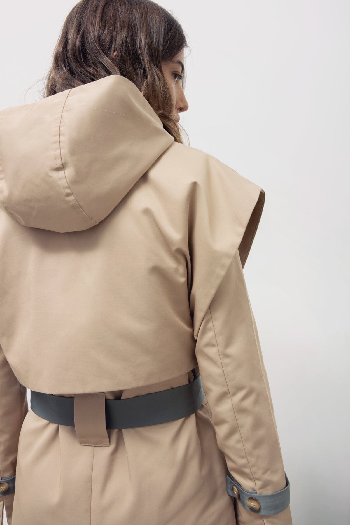 Gabardina Benedetta duo capucha beis Coats Julise Magon 