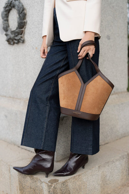 Gaia Caramel Suede Shoulder bags Carnevale Madrid 
