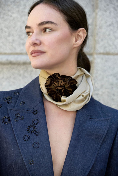 GARGANTILLA DE FLOR DE TERCIOPELO Y PAÑUELO ORGANZA CAPTIÓNICA BEIGE Necklaces Coterelle 