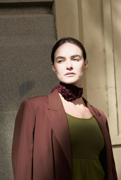 GARGANTILLA DE FLOR DE TERCIOPELO Y PAÑUELO ORGANZA DE SEDA BURDEOS Necklaces Coterelle 