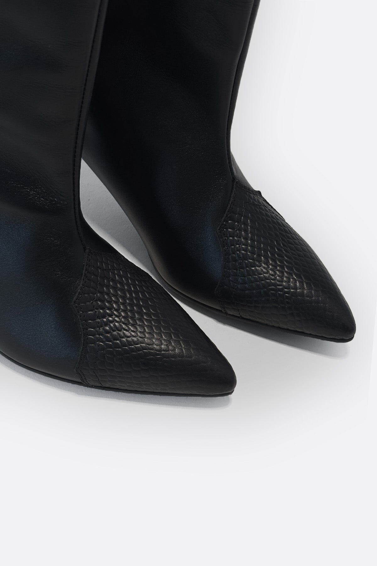 Geraldine negro serpiente Boots Mint and Rose 