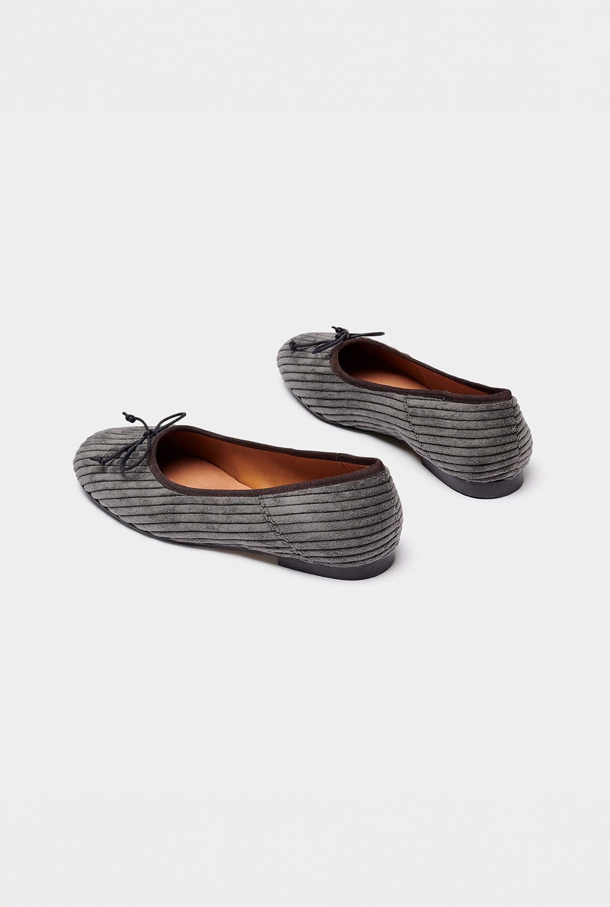 Hale Grey-Brown Flat shoes Naguisa 