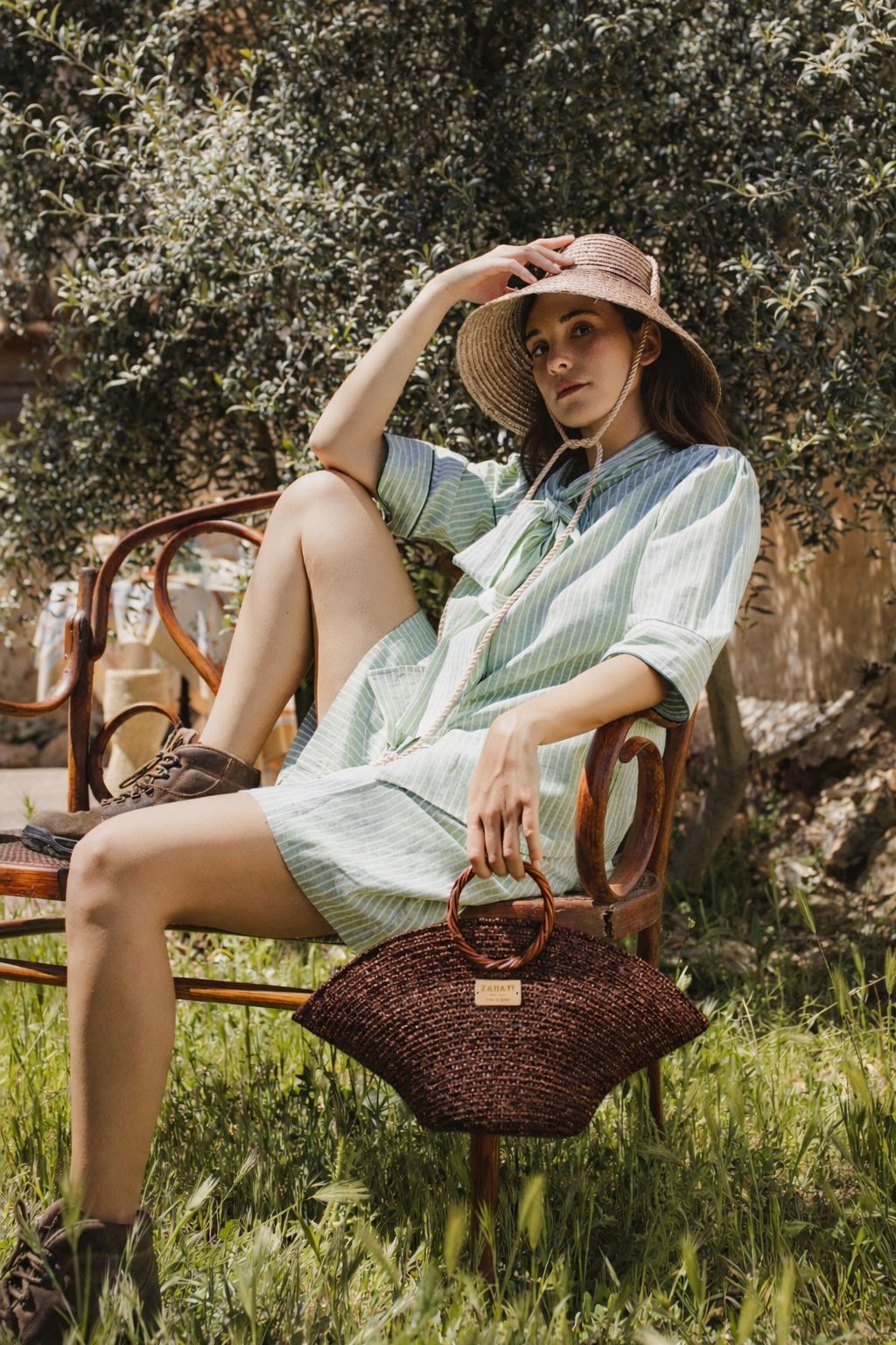 Hatbag Mini de paja de trigo marrón chocolate Crossbody bags Zahati 