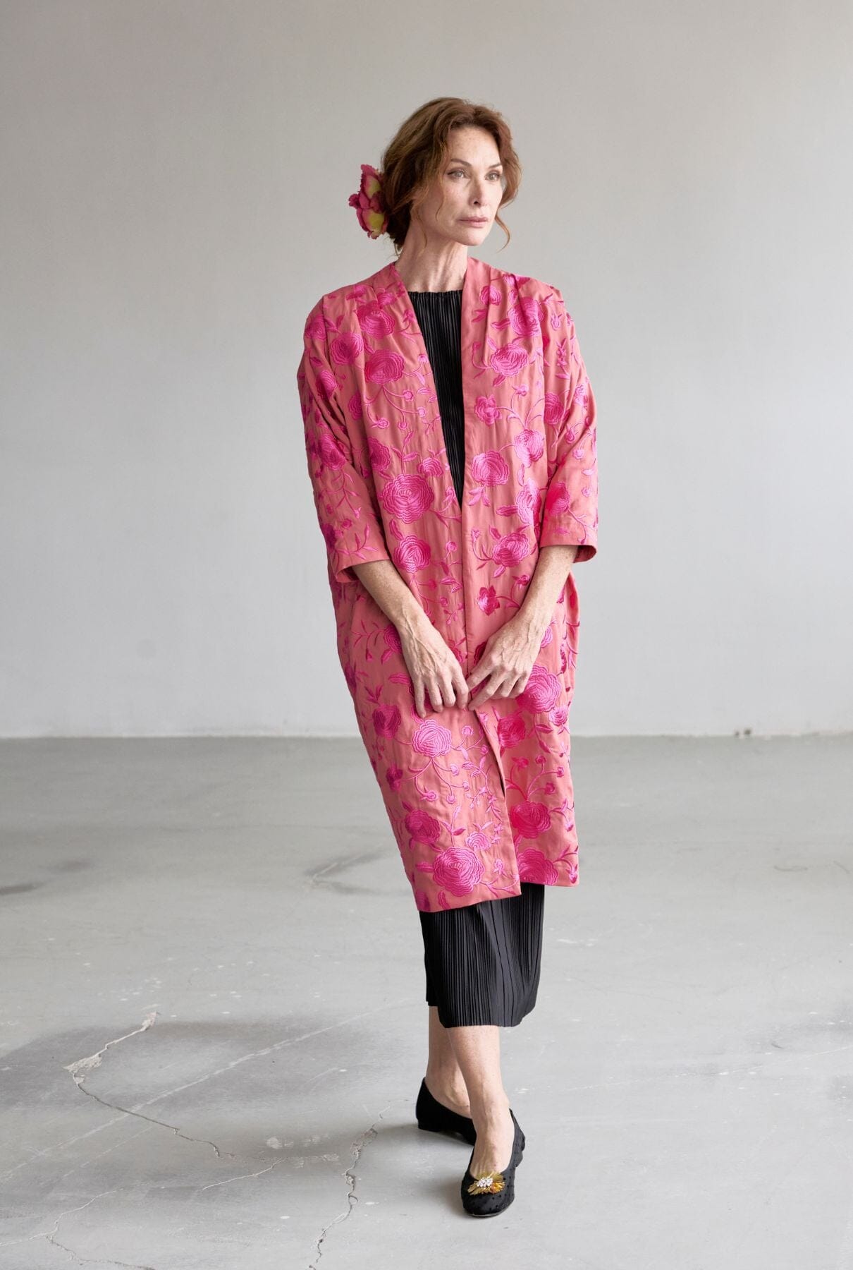 JOAN KIMONO FLORES BORDADAS MAQUILLAJE Y FUCSIA Robe Duyos 