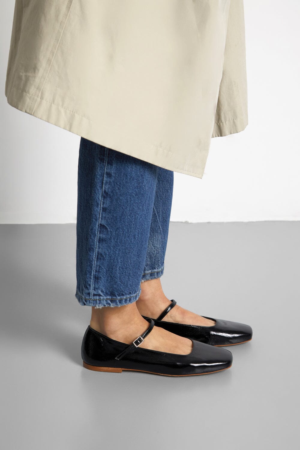 Julieta Mary Janes in Black Patent Leather Flat shoes AUGUSTA 