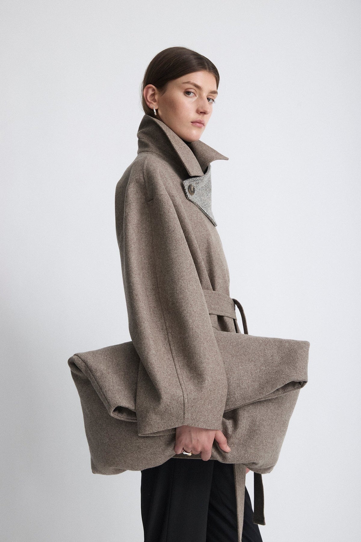 Kimono de lana beige Coats Miguel Marinero 