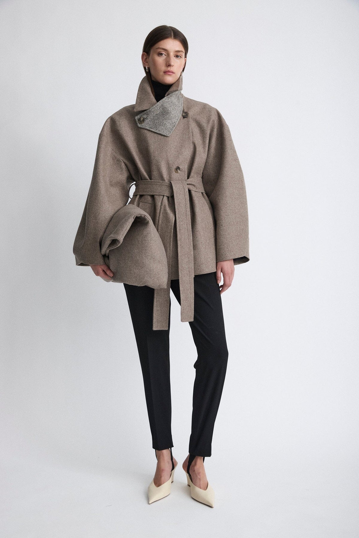 Kimono de lana beige Coats Miguel Marinero 