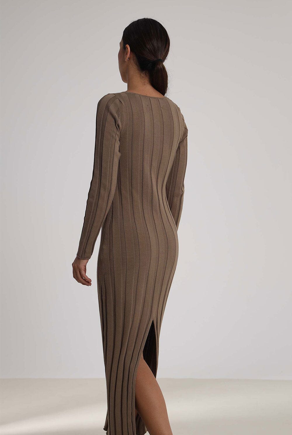 KNIT DRESS: SAND Dresses The Villã Concept 