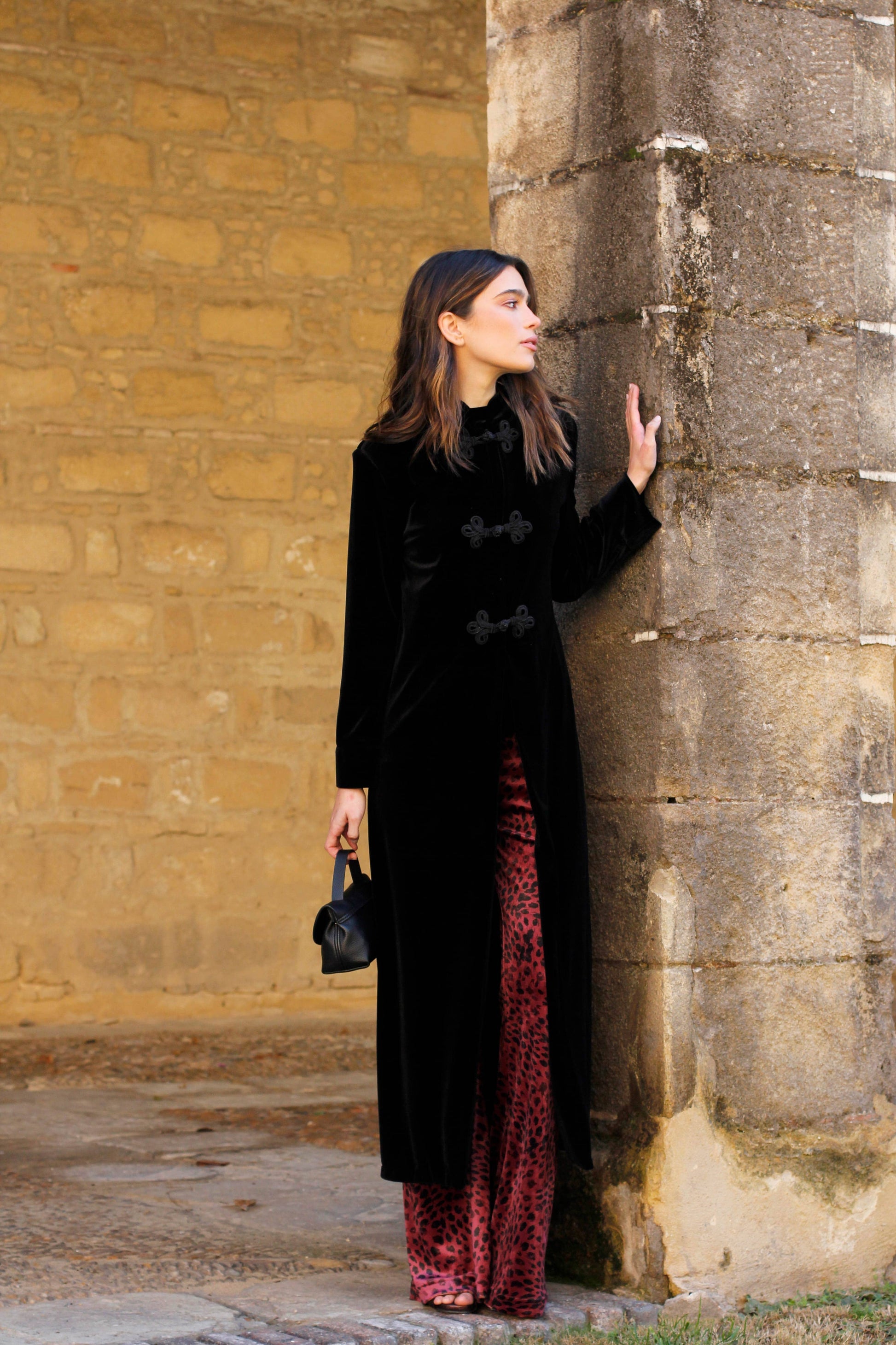 LEVITA TERCIOPELO NEGRA Jackets Elisa Cortés 