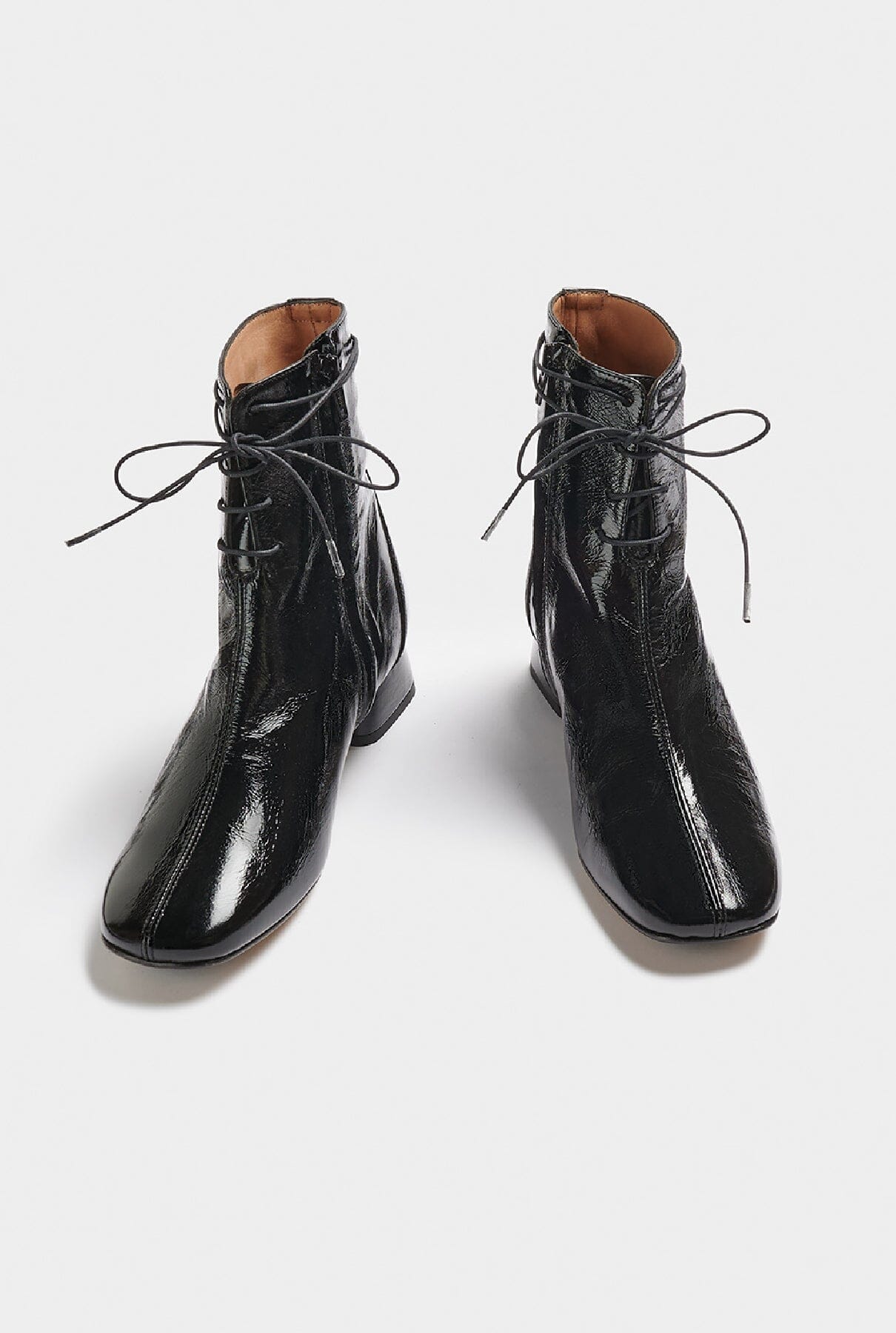 Munia Black Boots Naguisa 