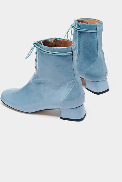 Munia Blue Boots Naguisa 