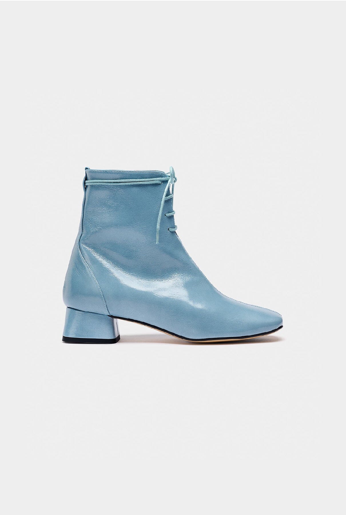 Munia Blue Boots Naguisa 