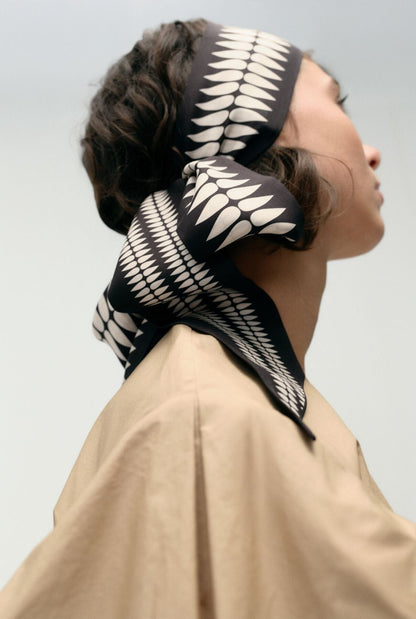 Nolita Leaf scarf black Foulards & Scarves Van Hise 