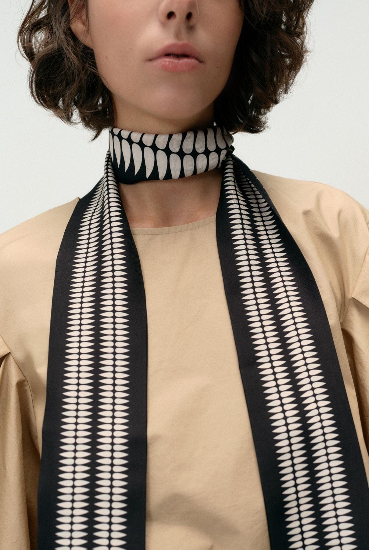 Nolita Leaf scarf black Foulards & Scarves Van Hise 